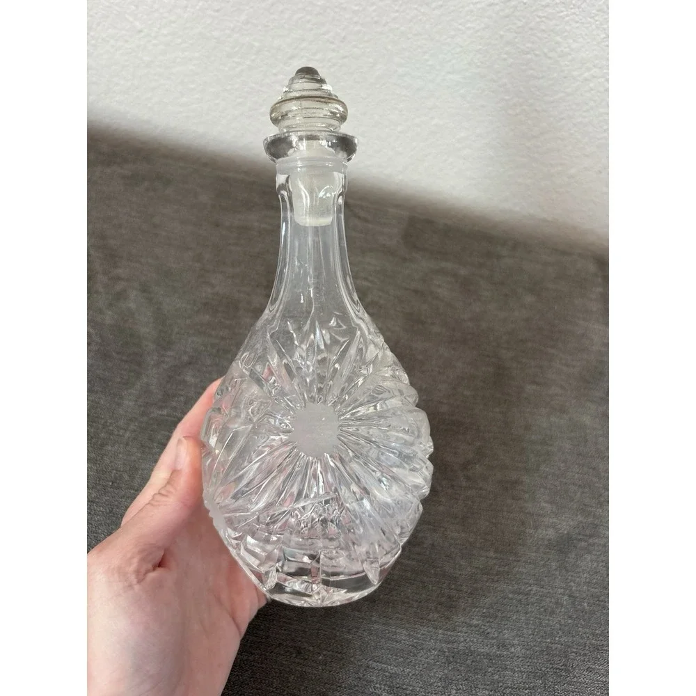 Vintage‎ Lead Crystal Decanter Starburst Flower With 8 Cut Glass Cups
